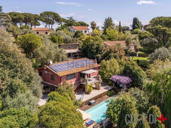 casa indipendente in vendita a Sutri
