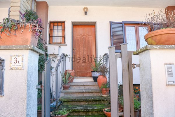 casa indipendente in vendita a Sutri