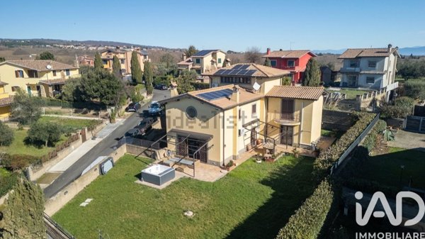 casa indipendente in vendita a Sutri