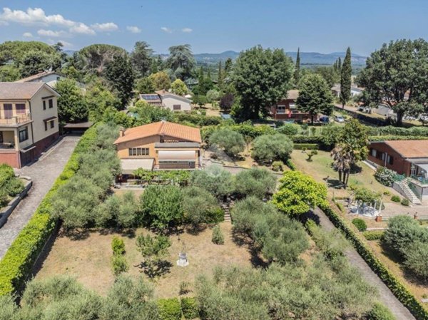 casa indipendente in vendita a Sutri