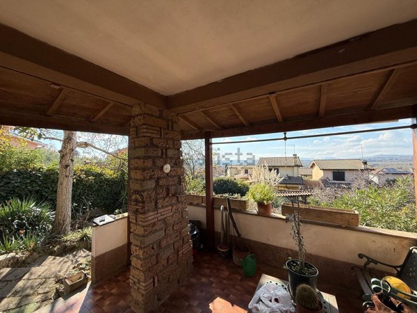 casa indipendente in vendita a Sutri