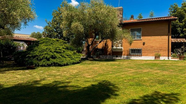 casa indipendente in vendita a Sutri