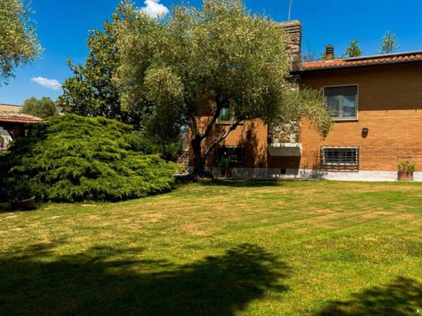 casa indipendente in vendita a Sutri