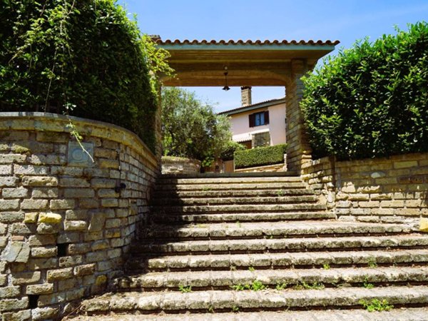 casa indipendente in vendita a Sutri