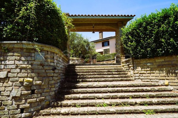 casa indipendente in vendita a Sutri
