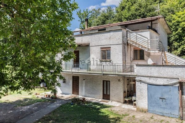 casa indipendente in vendita a Sutri