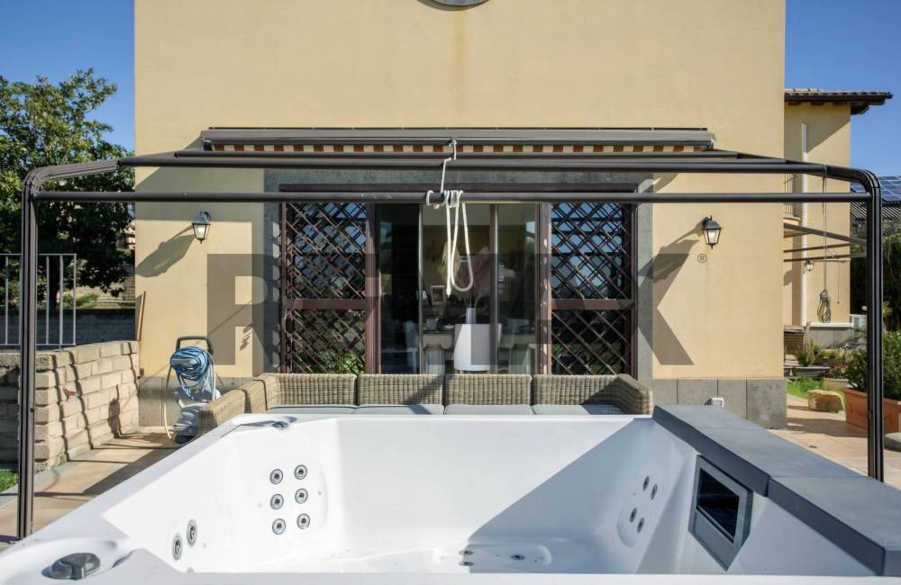 casa indipendente in vendita a Sutri