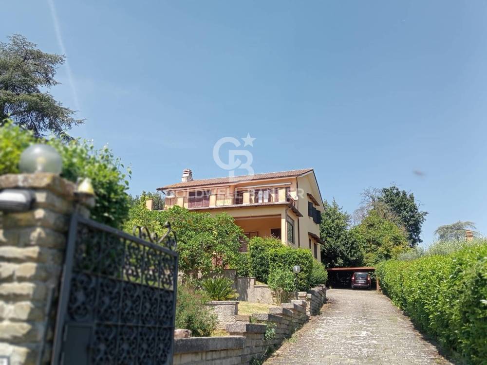 casa indipendente in vendita a Sutri