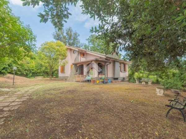 casa indipendente in vendita a Sutri
