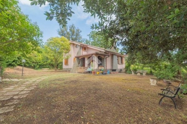 casa indipendente in vendita a Sutri