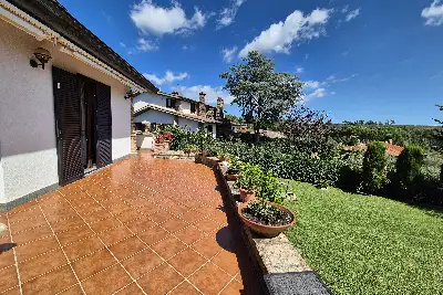 casa indipendente in vendita a Sutri