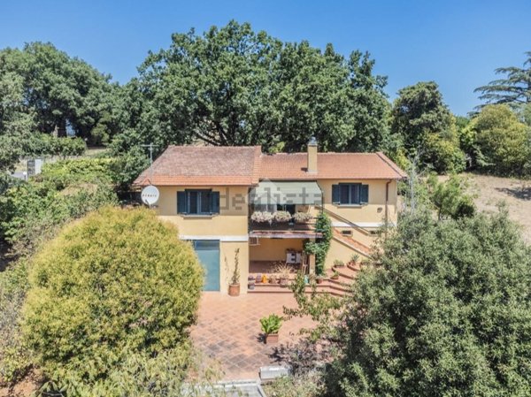 casa indipendente in vendita a Sutri
