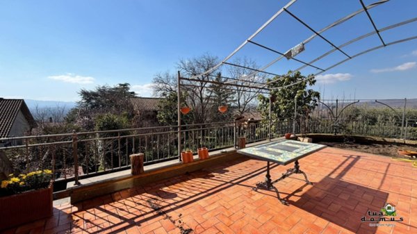 casa indipendente in vendita a Sutri