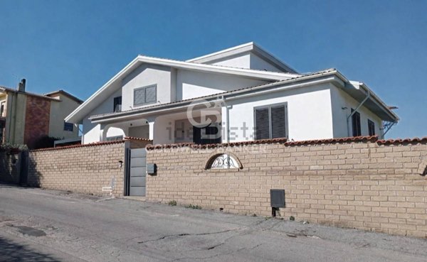 casa indipendente in vendita a Sutri