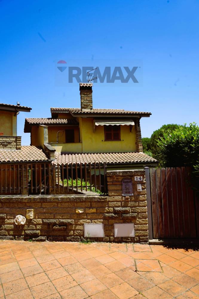 casa indipendente in vendita a Sutri