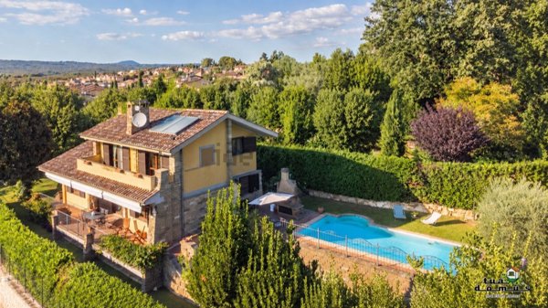 casa indipendente in vendita a Sutri