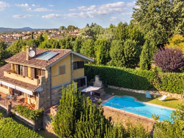 casa indipendente in vendita a Sutri
