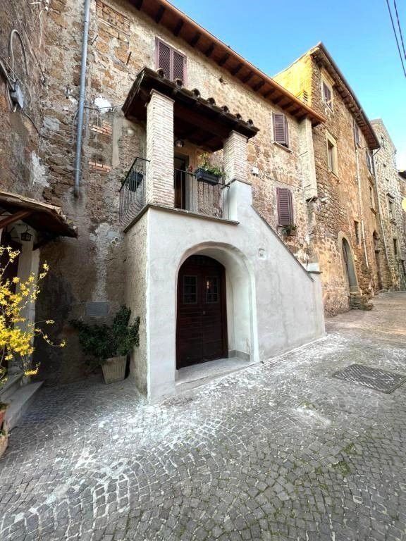 casa indipendente in vendita a Sutri