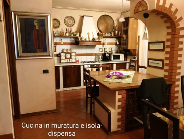 casa indipendente in vendita a Sutri