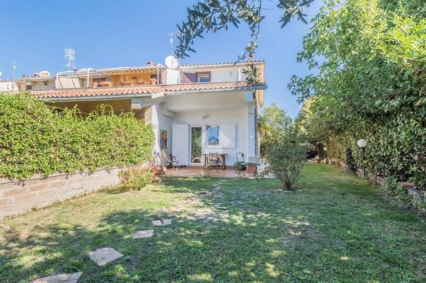 casa indipendente in vendita a Sutri