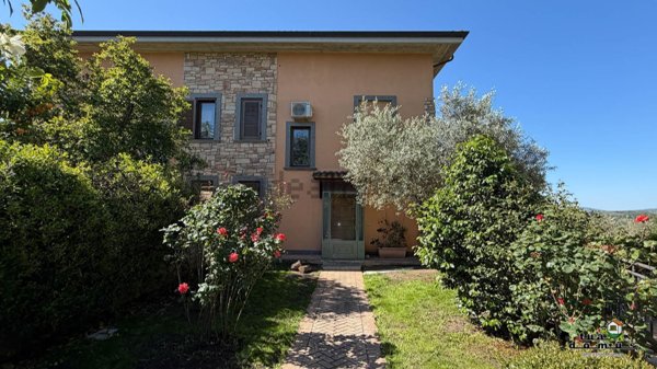 casa indipendente in vendita a Sutri