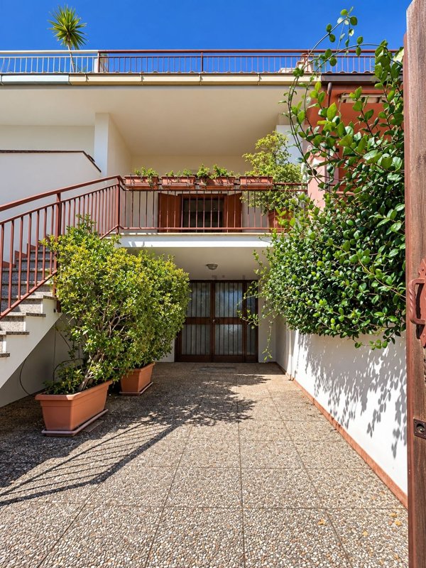 casa indipendente in vendita a Sutri