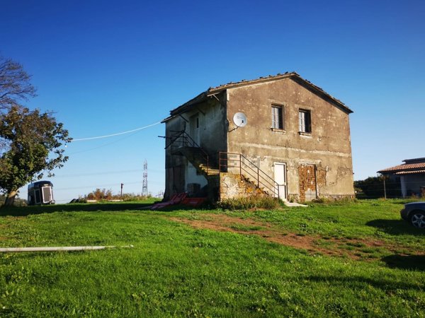 casa indipendente in vendita a Sutri