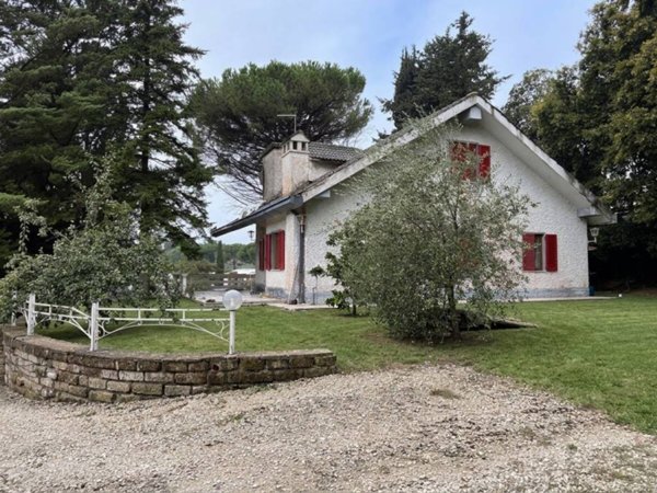 casa indipendente in vendita a Sutri