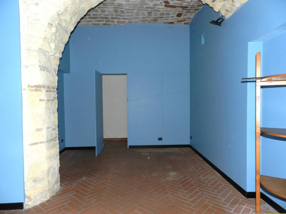 locale commerciale in vendita a Tarquinia