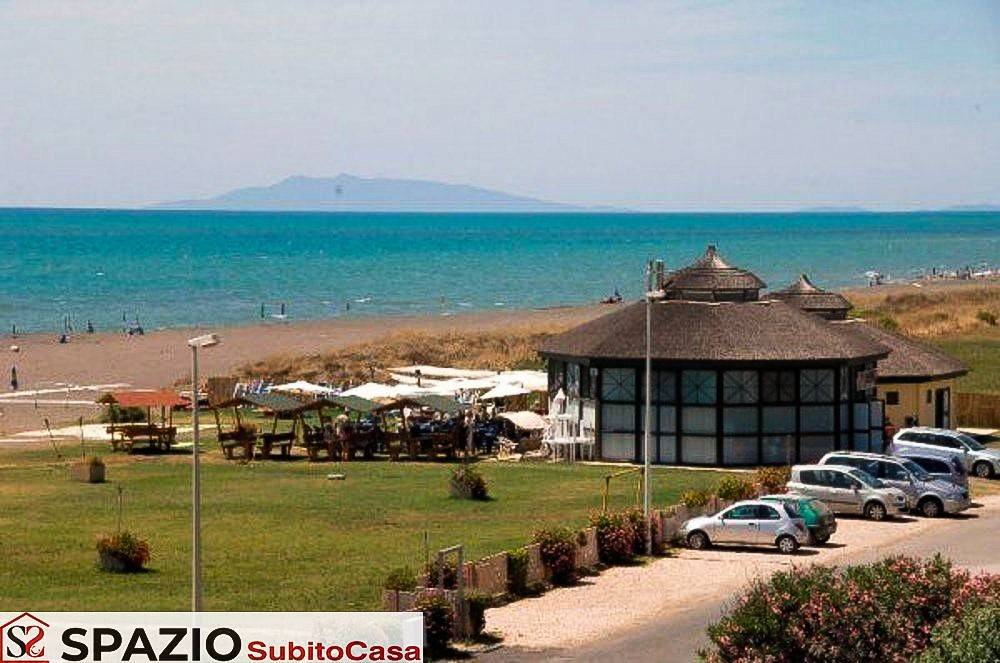 negozio in vendita a Tarquinia in zona Marina Velca