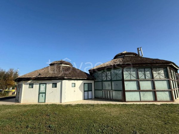 negozio in vendita a Tarquinia in zona Marina Velca