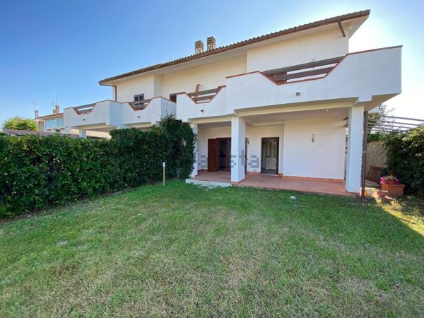 casa indipendente in vendita a Tarquinia in zona Marina Velca