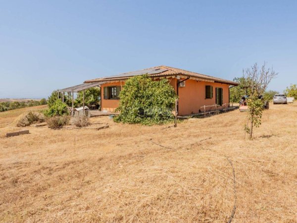 casa indipendente in vendita a Tarquinia