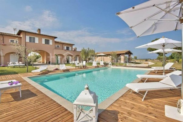 ufficio in vendita a Tarquinia in zona Marina Velca