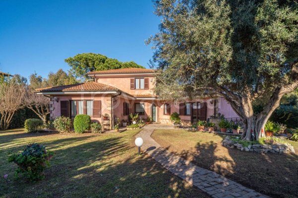 casa indipendente in vendita a Tarquinia in zona Marina Velca