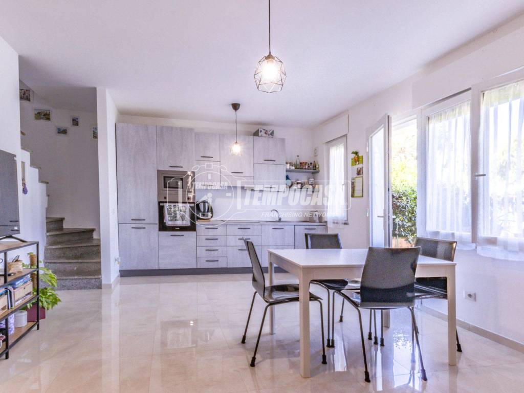 casa indipendente in vendita a Tarquinia in zona Marina Velca