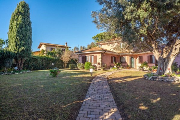 casa indipendente in vendita a Tarquinia in zona Marina Velca
