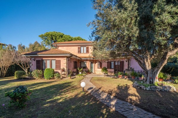 casa indipendente in vendita a Tarquinia in zona Marina Velca