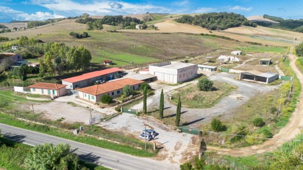 locale di sgombero in vendita a Tarquinia