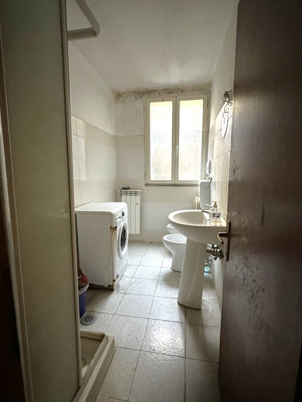 locale di sgombero in vendita a Tarquinia