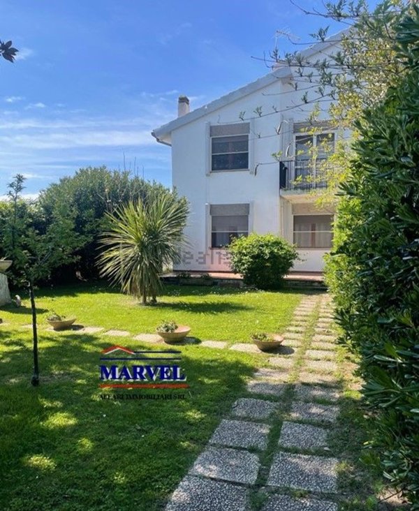 pentavano in vendita a Tarquinia in zona Marina Velca