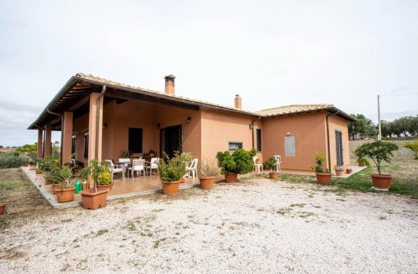 casa indipendente in vendita a Tarquinia
