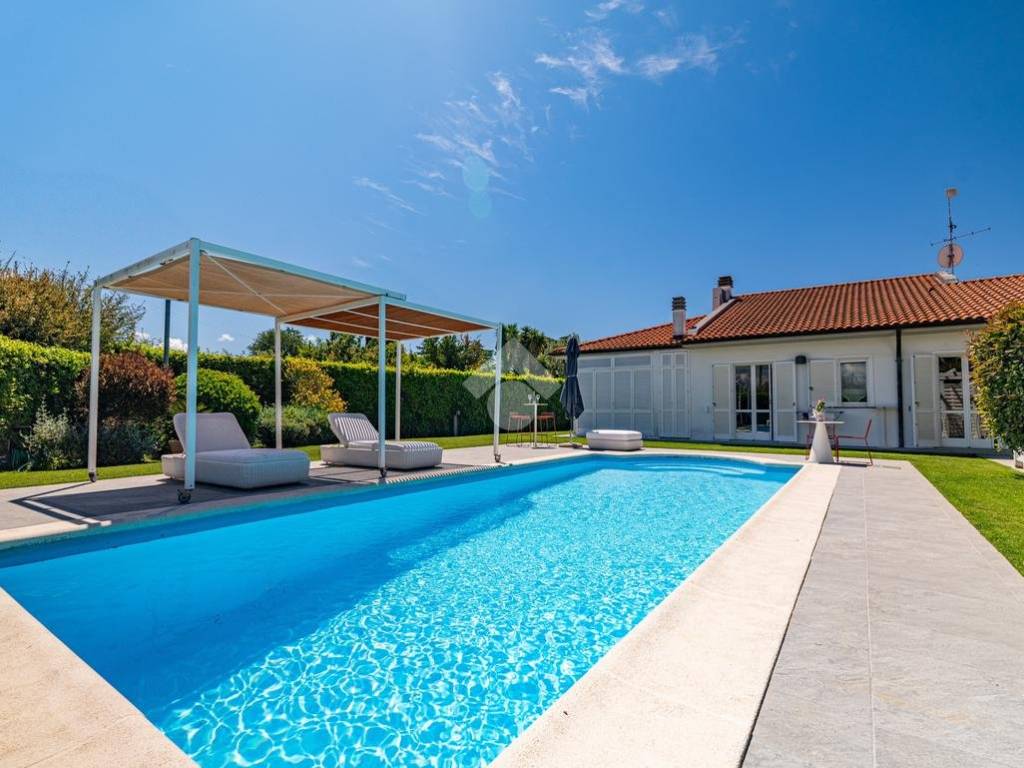 casa indipendente in vendita a Tarquinia in zona Marina Velca