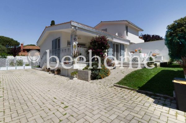 casa indipendente in vendita a Tarquinia in zona Marina Velca