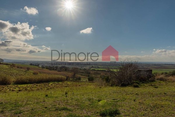 locale di sgombero in vendita a Tarquinia