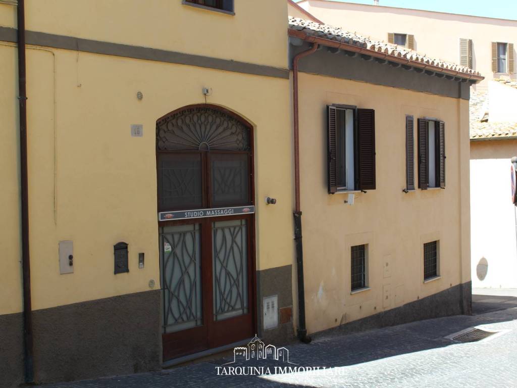 negozio in vendita a Tarquinia