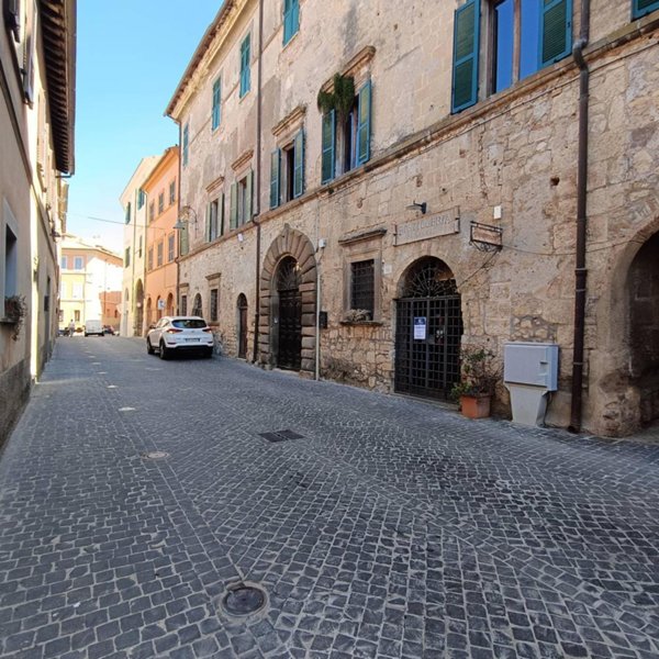locale commerciale in vendita a Tarquinia