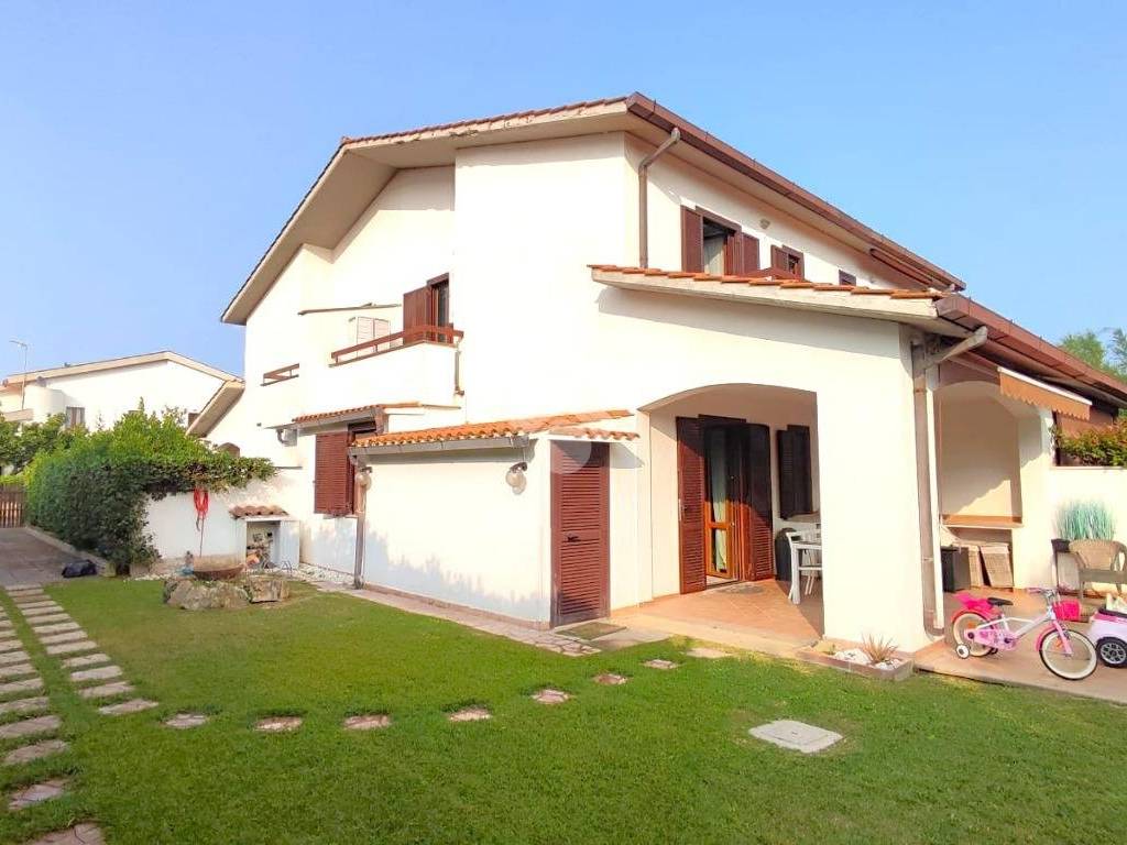 casa indipendente in vendita a Tarquinia in zona Marina Velca