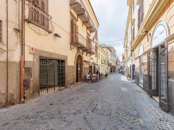 locale di sgombero in vendita a Tarquinia