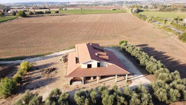 casa indipendente in vendita a Tarquinia
